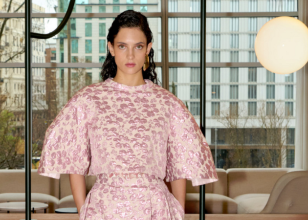 图片库 西班牙广场以盛大的城市时装秀拉开了马德里时装秀的序幕 1