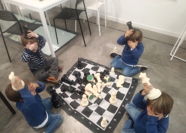 Image gallery CHESS WITH HEAD 1