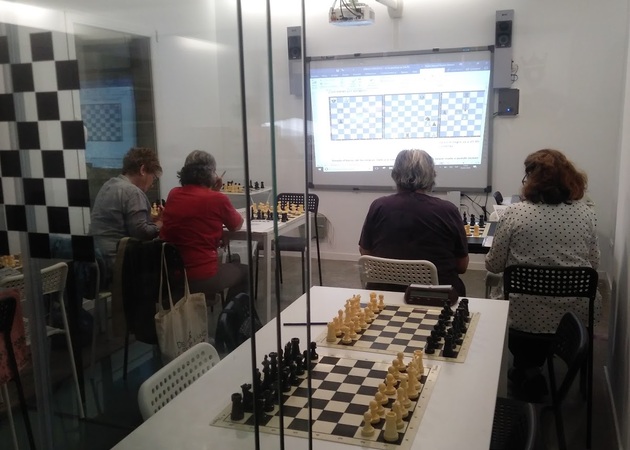 Image gallery CHESS WITH HEAD 3
