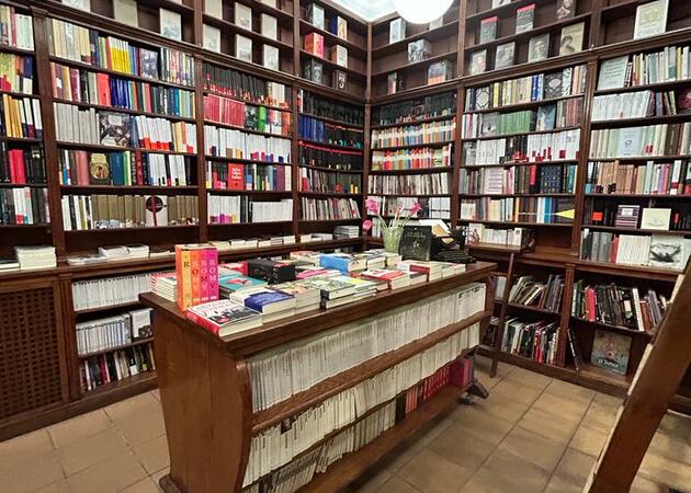 Image gallery pergamum bookstore 2