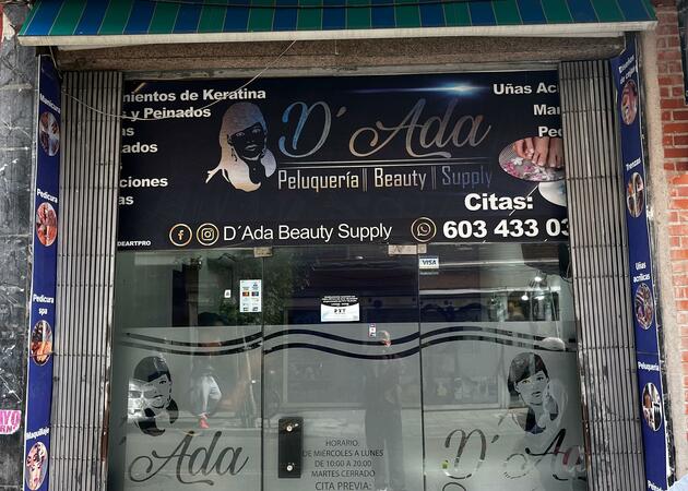 Galeria de imagens D'Ada Beauty Supply 6