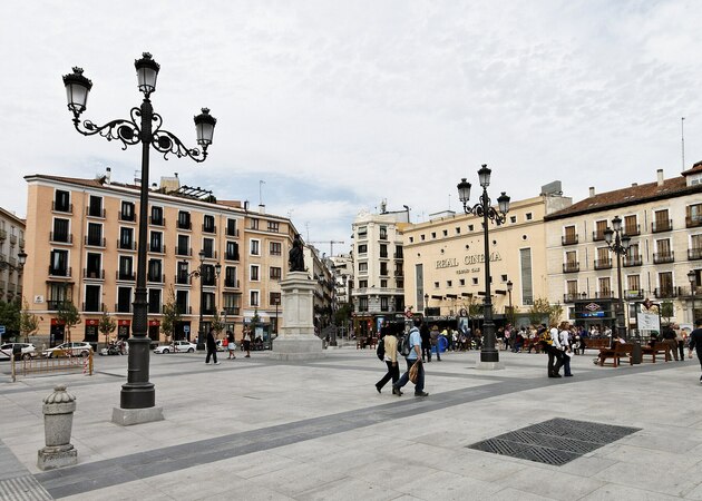 Image gallery Christmas Market in Plaza de Isabel II 1