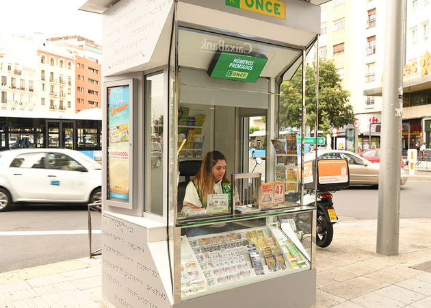 图片库 ONCE Kiosk - Calle Atocha N° 118 1