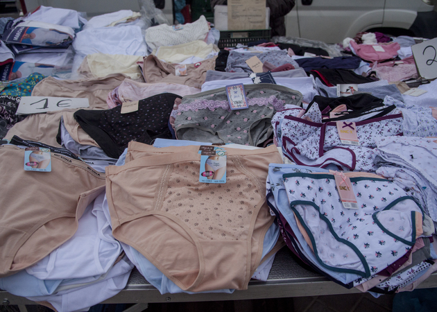 Image gallery Camino de las Cruces Market, stall 10: Underwear and others 1
