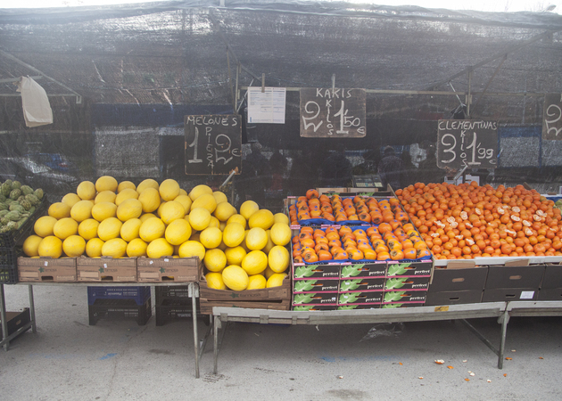 图片库 Camino de las Cruces 市场，摊位 35 和 36：水果和蔬菜 1