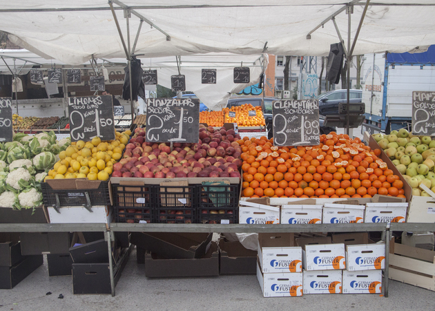 Image gallery Camino de las Cruces Market stall 34: Fruits and vegetables 1