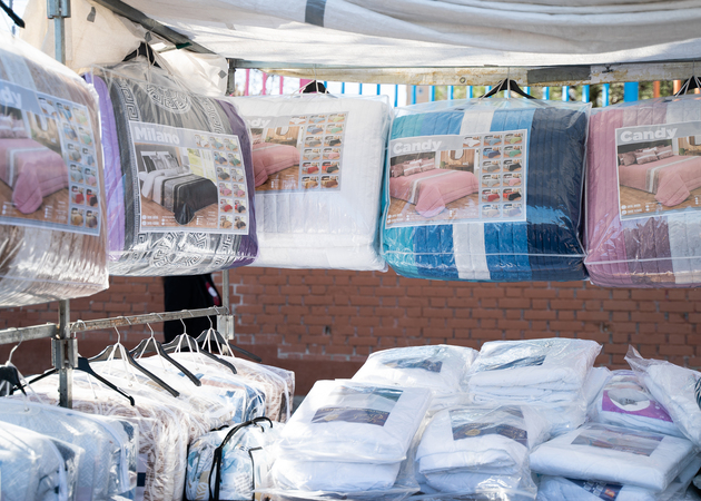 图片库 San Blas Canillejas 市场，位置 13：家用纺织品 2