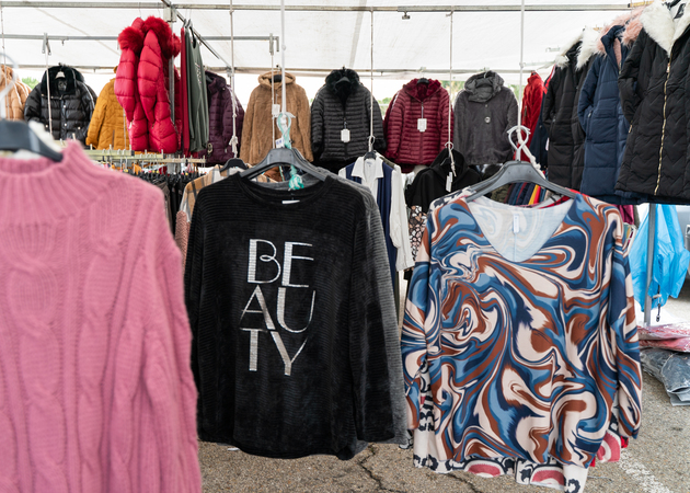 Image gallery Vicálvaro Market, Post 47: fashion textiles 4