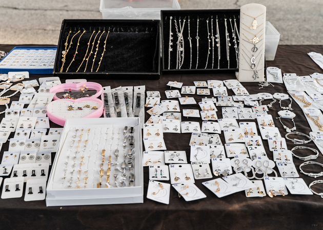 Image gallery Vicálvaro Market, Post 76: Costume jewelery and accessories 1