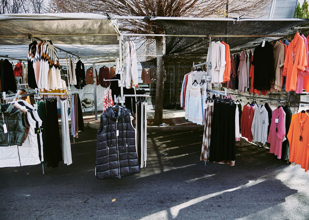 Image gallery Orcasur Market Stall: Acais Clothes 1