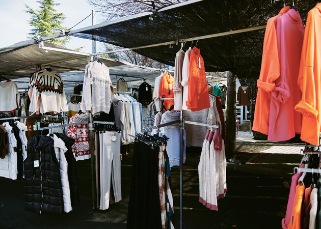Image gallery Orcasur Market Stall: Acais Clothes 3