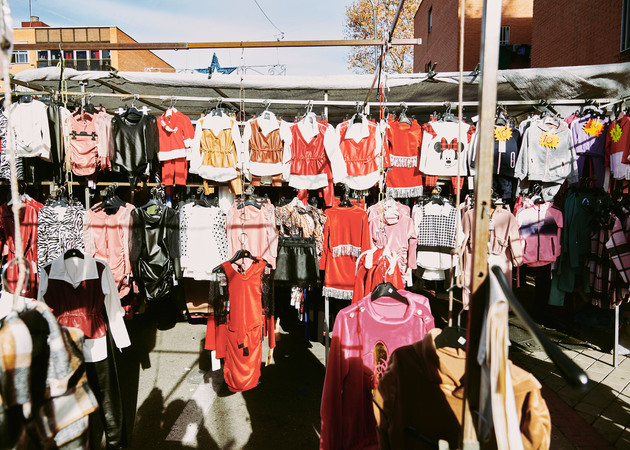 Galleria di immagini Bancarella del mercato Orcasur: abbigliamento per bambini JBJ 1