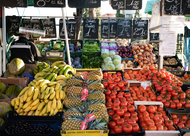 图片库 Aragoneses 市场，2 号和 3 号摊位：水果店 3