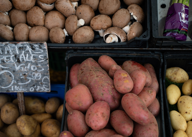 Galerie der Bilder Aragonese Market, Post 24: Gemüsehändler 3