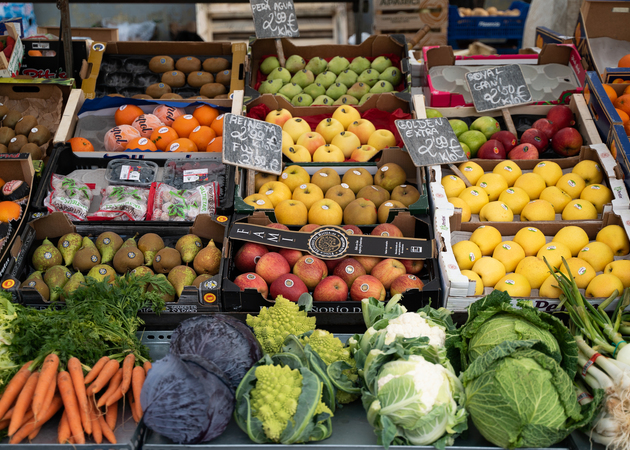 Galerie der Bilder Aragonese Market, Post 24: Gemüsehändler 1