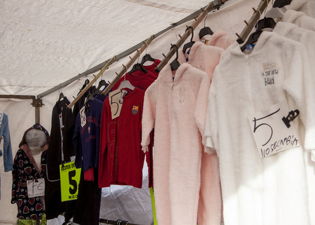 Image gallery Los Angeles City Flea Market; Post 56: Household linen and clothing 4