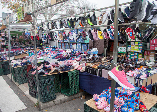 Galleria di immagini Mercato delle pulci della città di Los Angeles; Posizione 61: Calzature 1