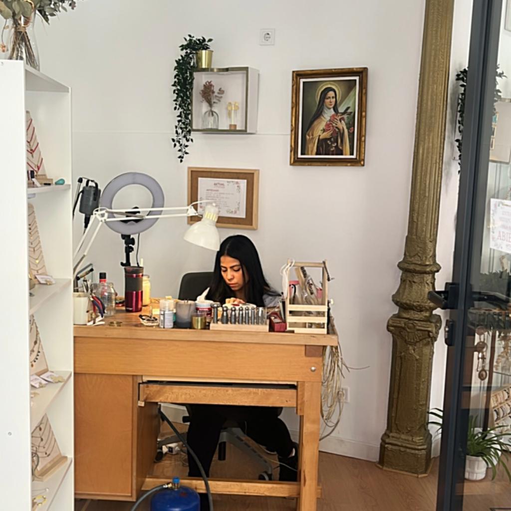 Foto di copertina Laboratorio di gioielleria artigianale attuale
