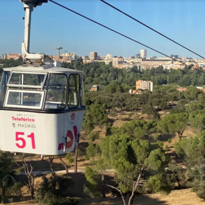 Titelbild Madrider Seilbahn (Station Casa de Campo)