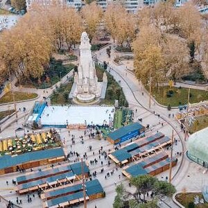 Titelbild Weihnachtsmarkt auf der Plaza de España