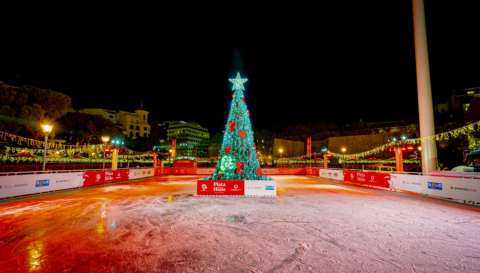 Foto di copertina Pista di pattinaggio Plaza de Colón Javier Fernández