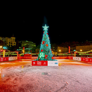 Titelbild Eisbahn Plaza de Colón Javier Fernández