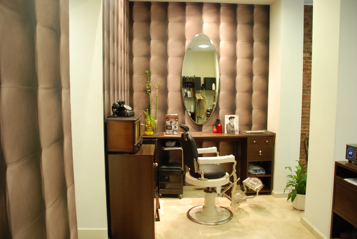 Photo de couverture Le salon de coiffure d'Ivan