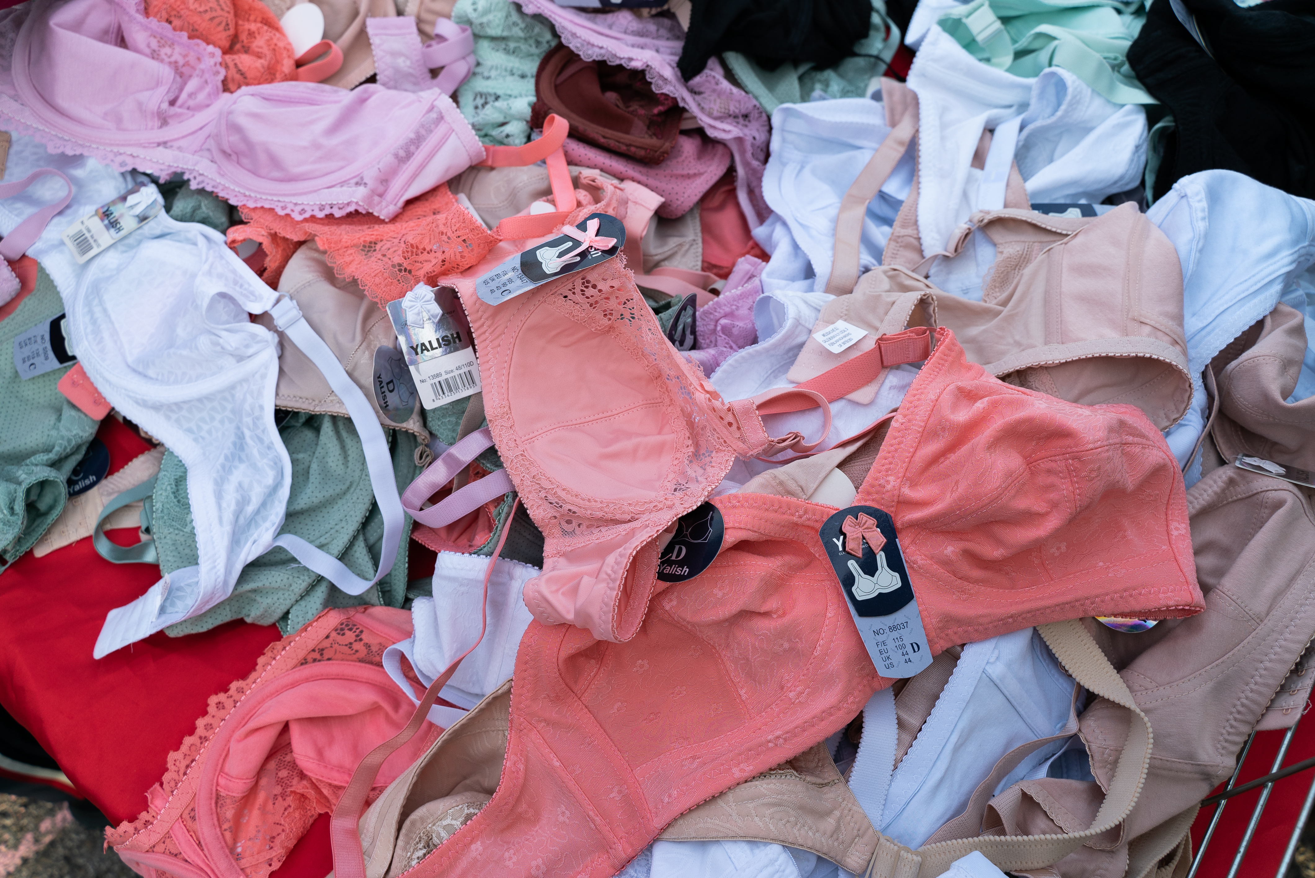 Foto de portada Mercadillo de Rafael Finat, puesto 73X: Textil y calzado