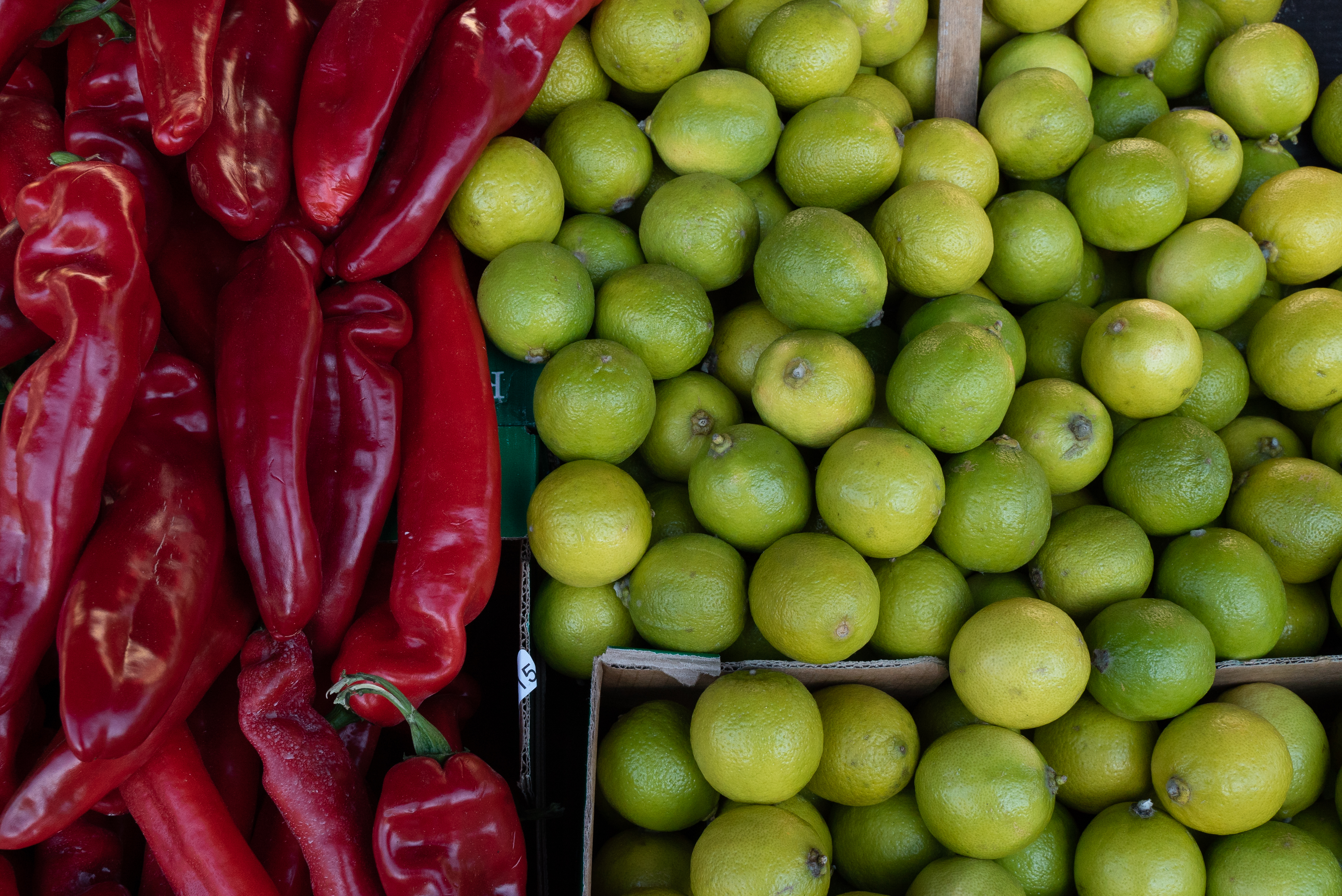 Photo de couverture Marché Vía Lusitana, position 100 : magasin de fruits