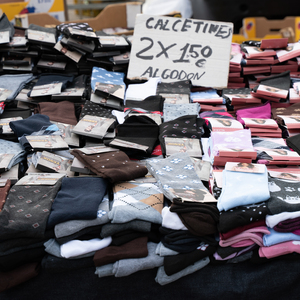 封面照片 Vicálvaro 市场，摊位 69：纺织品