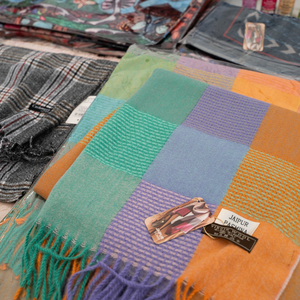 Thumbnail Vicálvaro Market, Post 74: fashion textiles