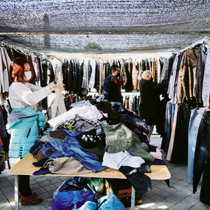 Foto di copertina Bancarella del mercato Orcasur: vestiti di Miguel Heredia