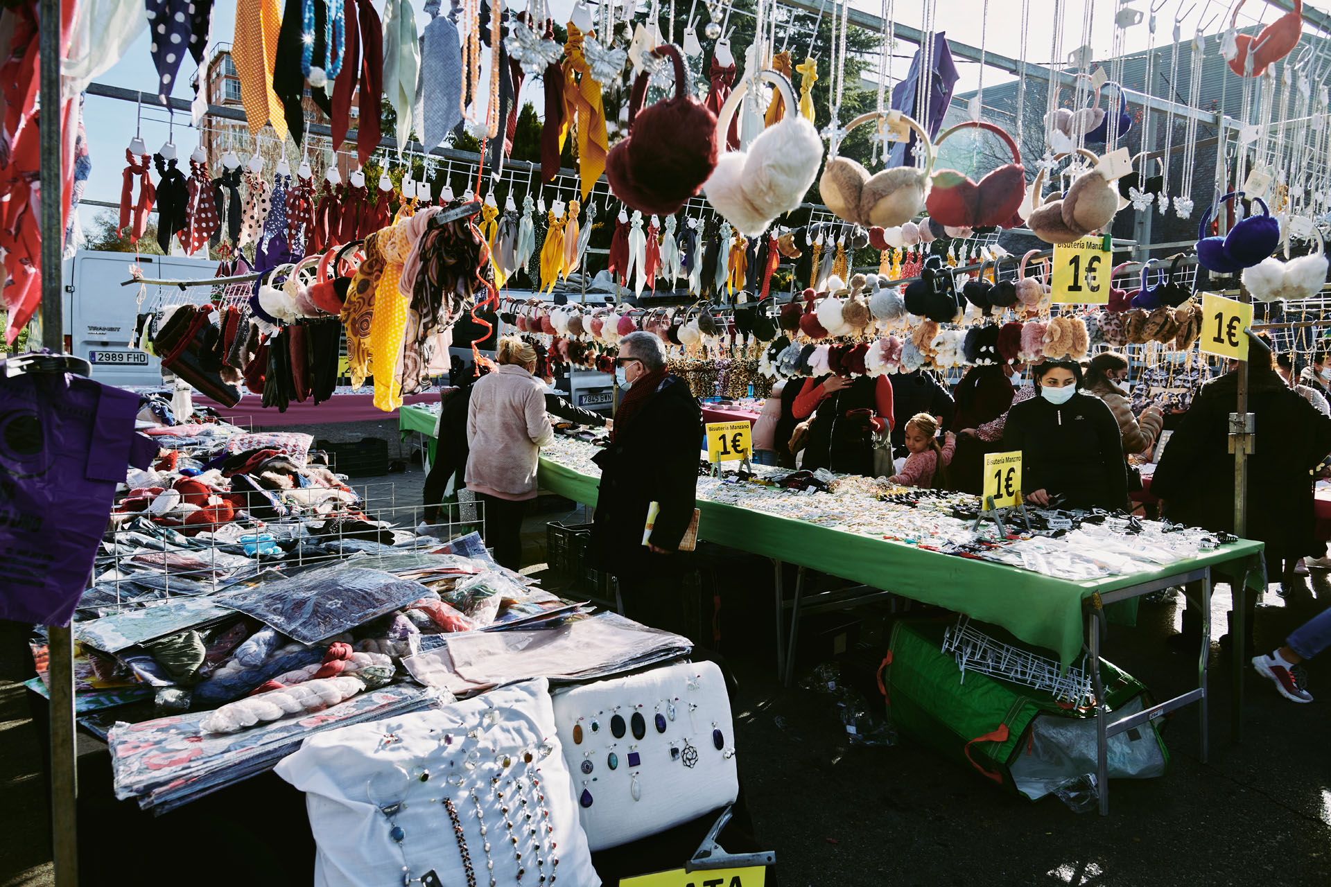 Photo de couverture Étal du marché d'Orcasur : bijoux et accessoires Manzano