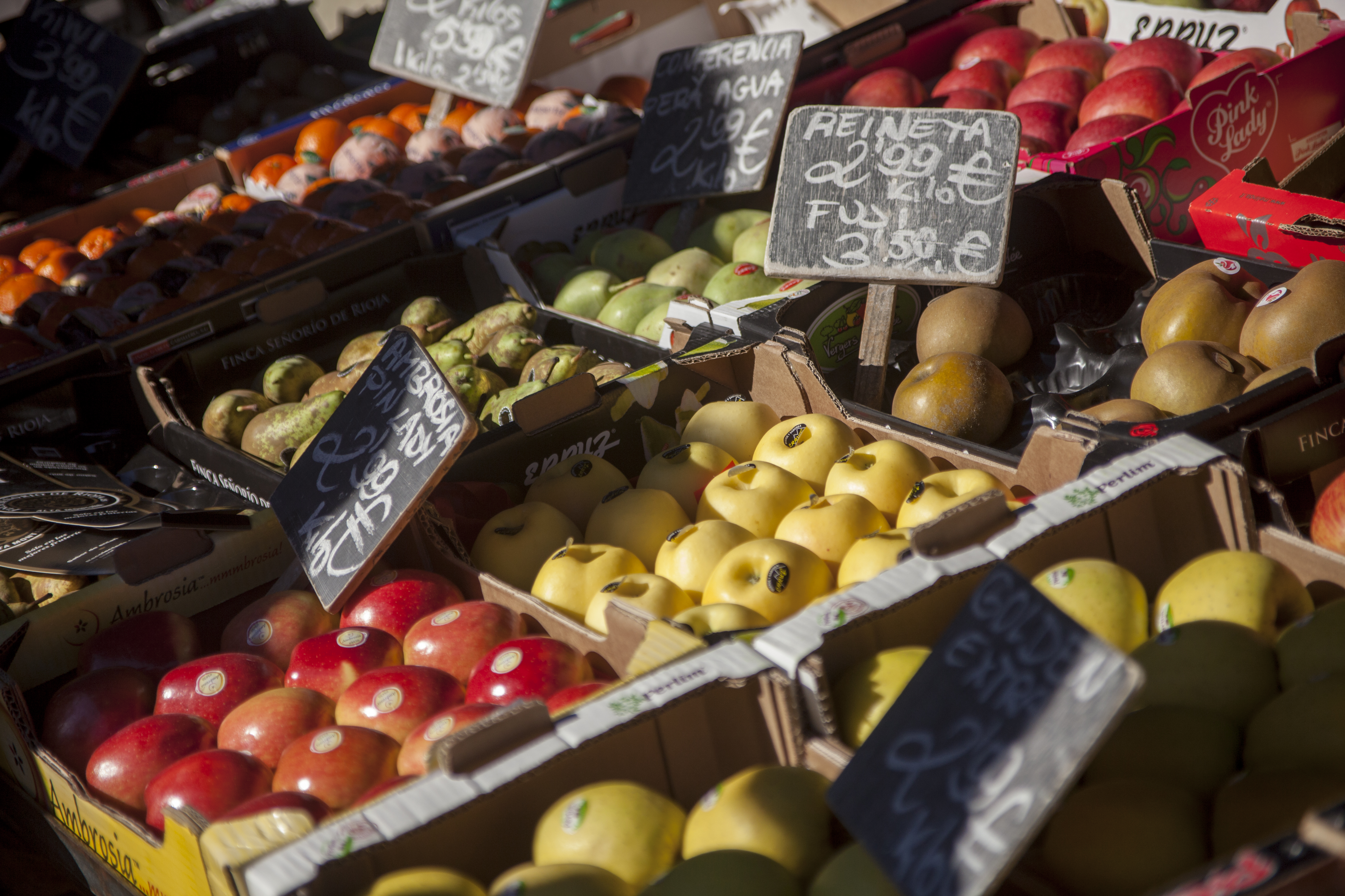Photo de couverture Marché de Fontarrón, Poste 24 : fruiterie
