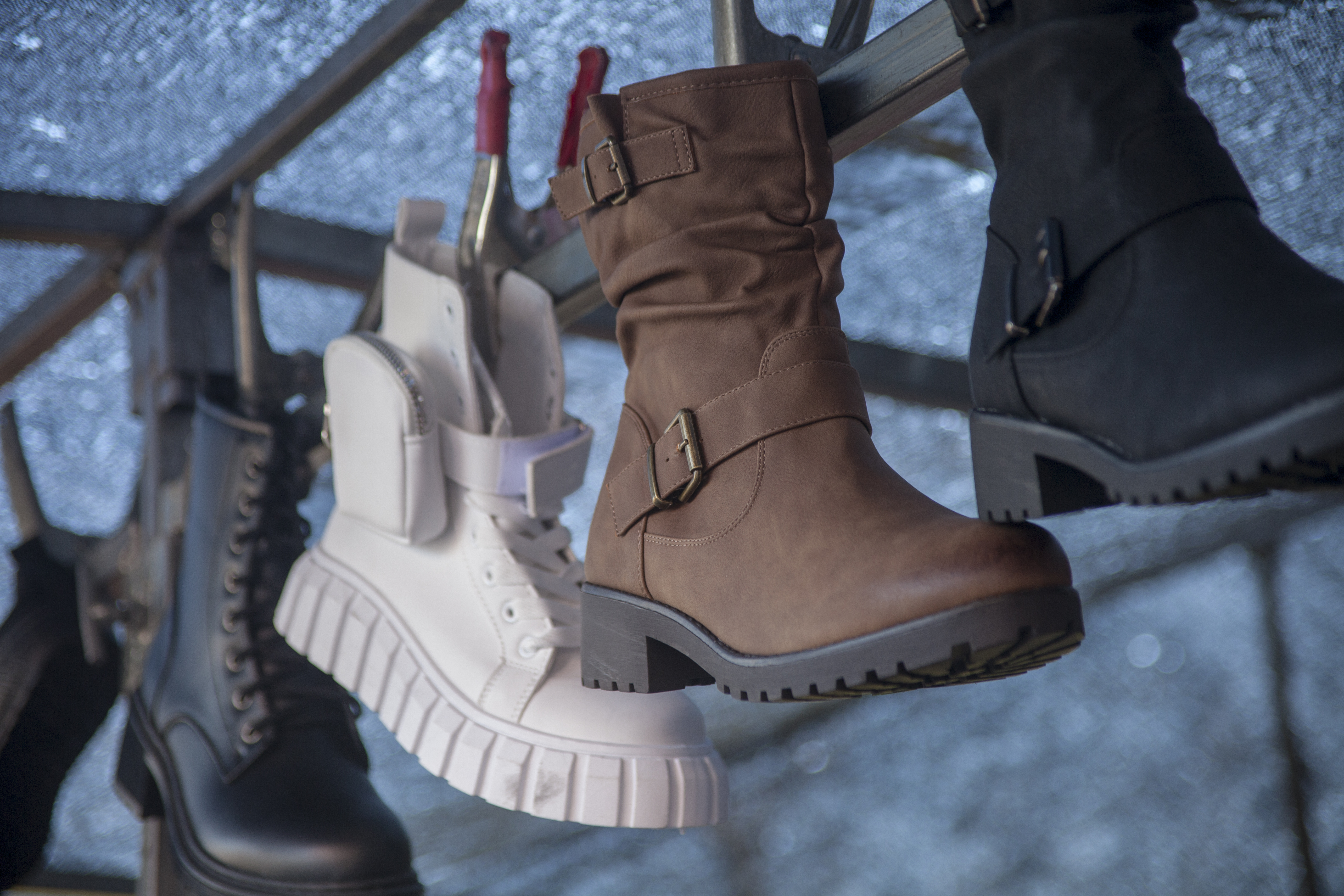 Photo de couverture Marché de Fontarrón, Poste 38 : Chaussures El Comodón