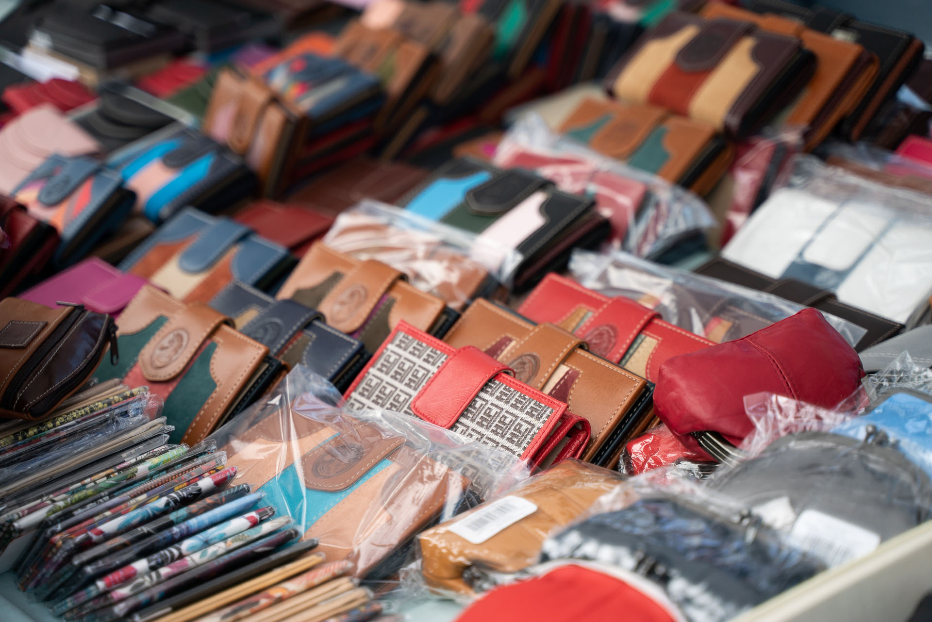 Foto de portada Mercadillo Villa de Vallecas, Puesto 22: Complementos
