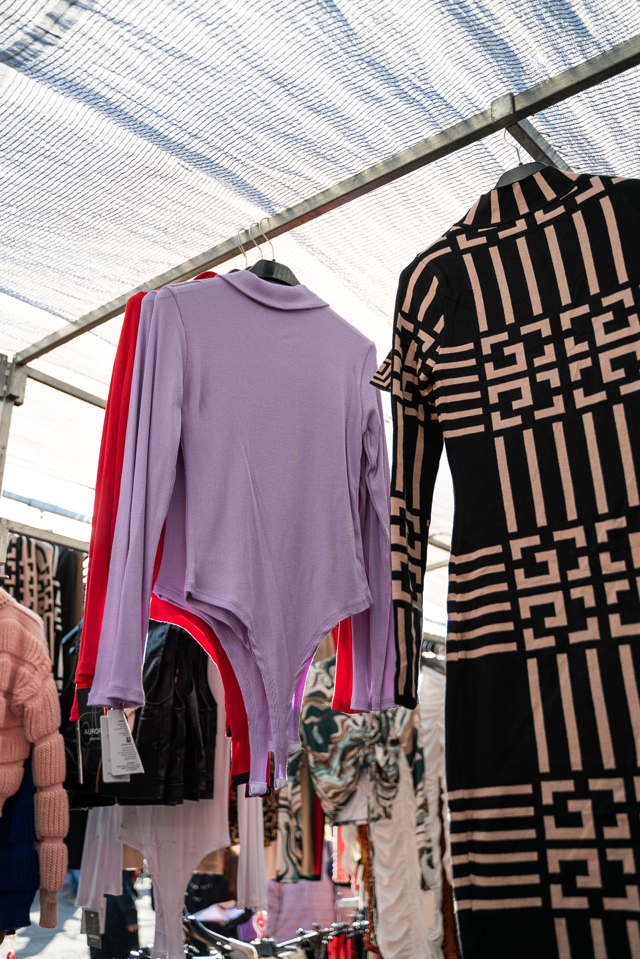 Foto de portada Mercadillo Villa de Vallecas, Puesto 61: Moda
