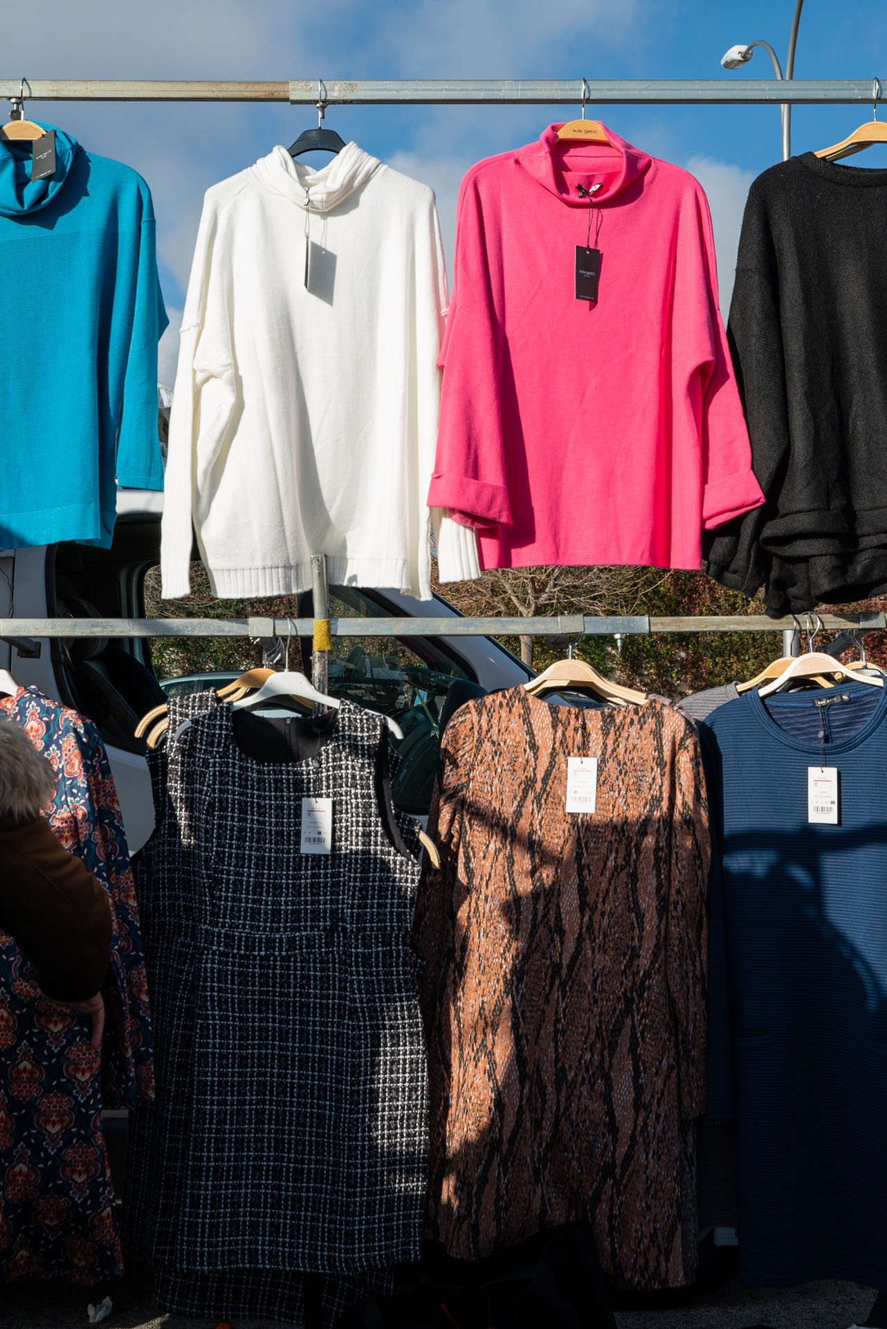 Foto de portada Mercadillo Villa de Vallecas, Puesto 67: Moda