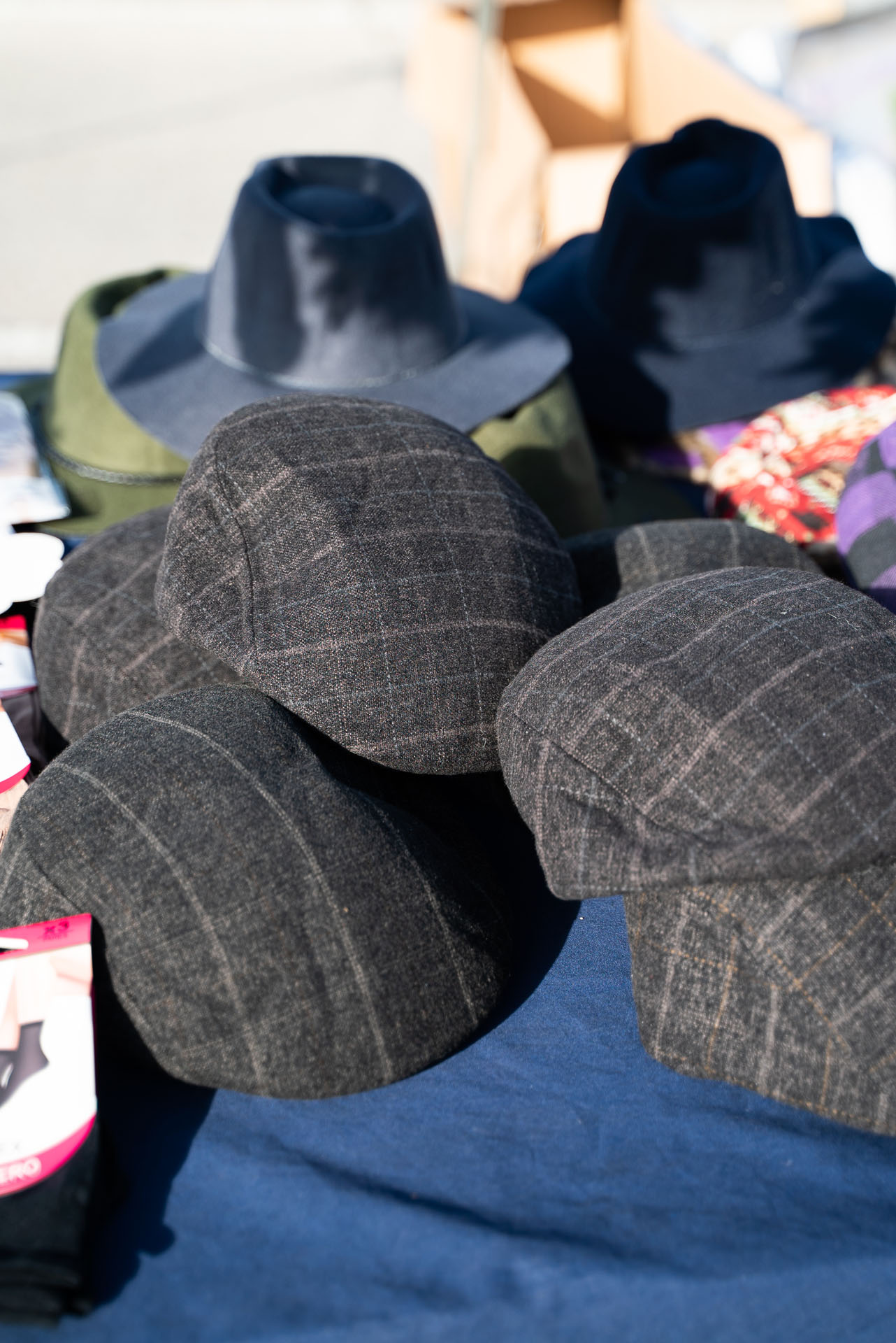 Foto de portada Mercadillo Villa de Vallecas, Puesto 73: Complementos de moda