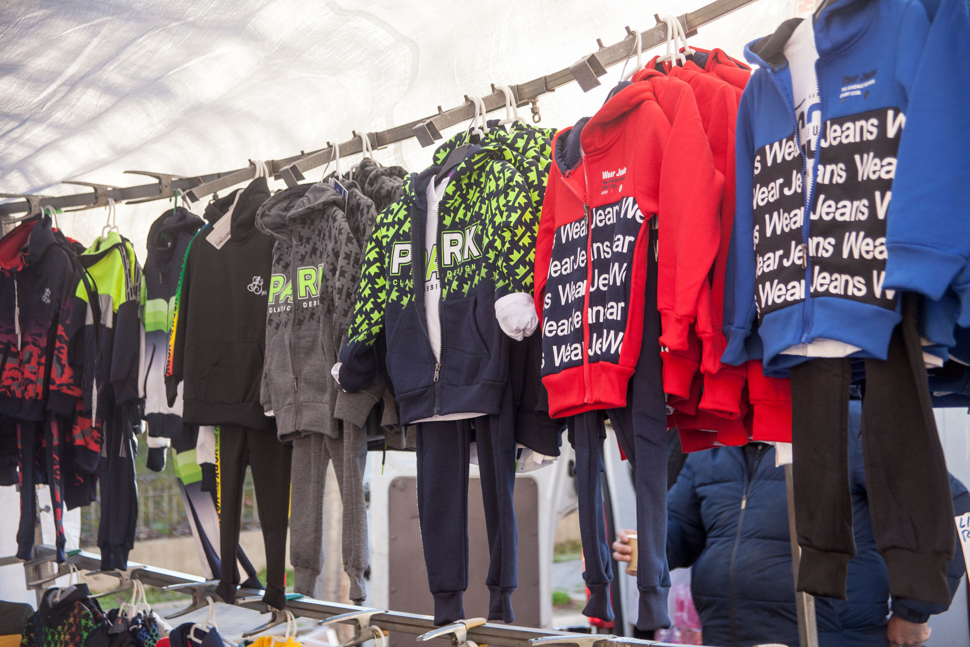 Foto de portada Mercadillo de ciudad de los Ángeles; Puesto 39: Confecciones