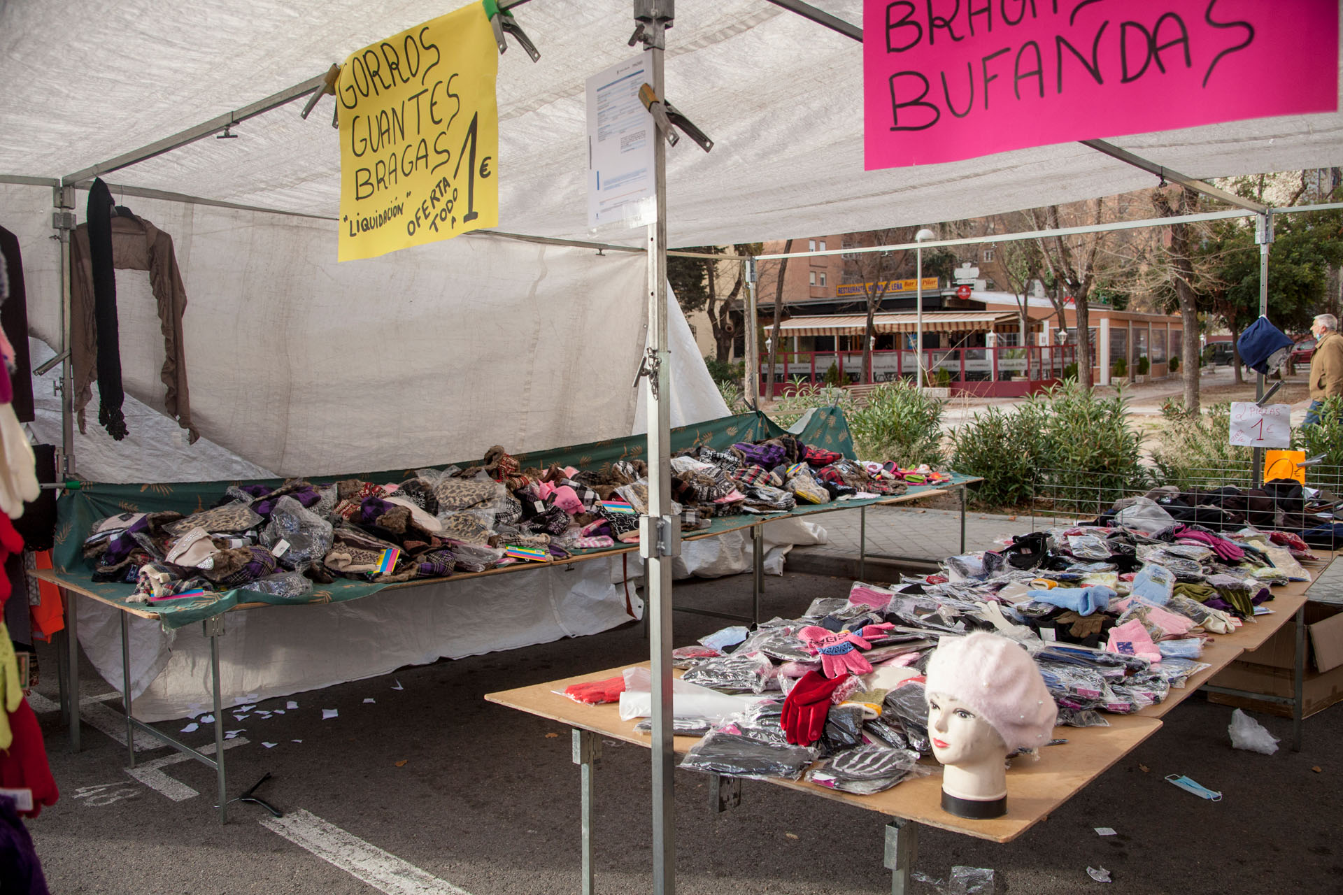Photo de couverture Marché aux puces de la ville de Los Angeles ; Position 48 : Bazar et accessoires