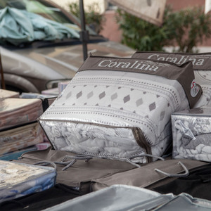 Foto de capa Mercado de Pulgas da Cidade de Los Angeles; Posição 56: Roupas e roupas para casa