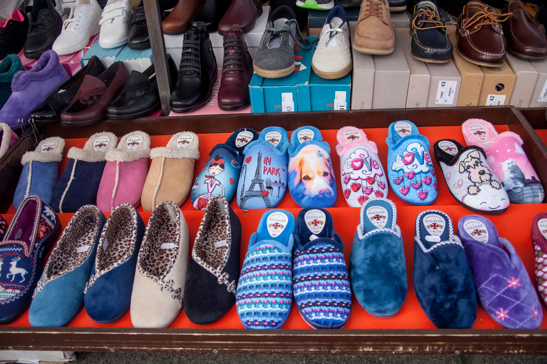 Photo de couverture Marché aux puces de la ville de Los Angeles ; Position 60 : Chaussures