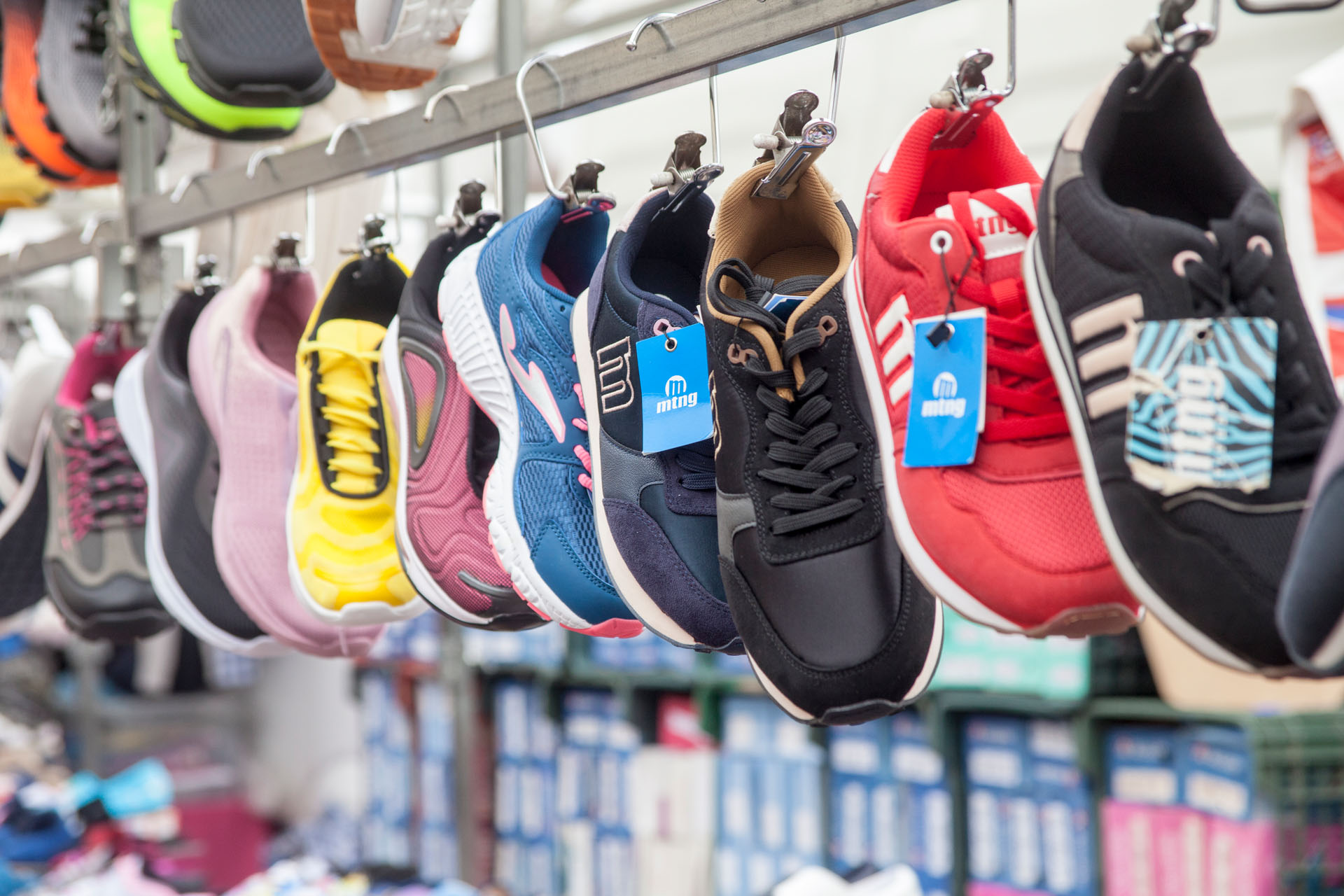 Photo de couverture Marché aux puces de la ville de Los Angeles ; Position 61 : Chaussures