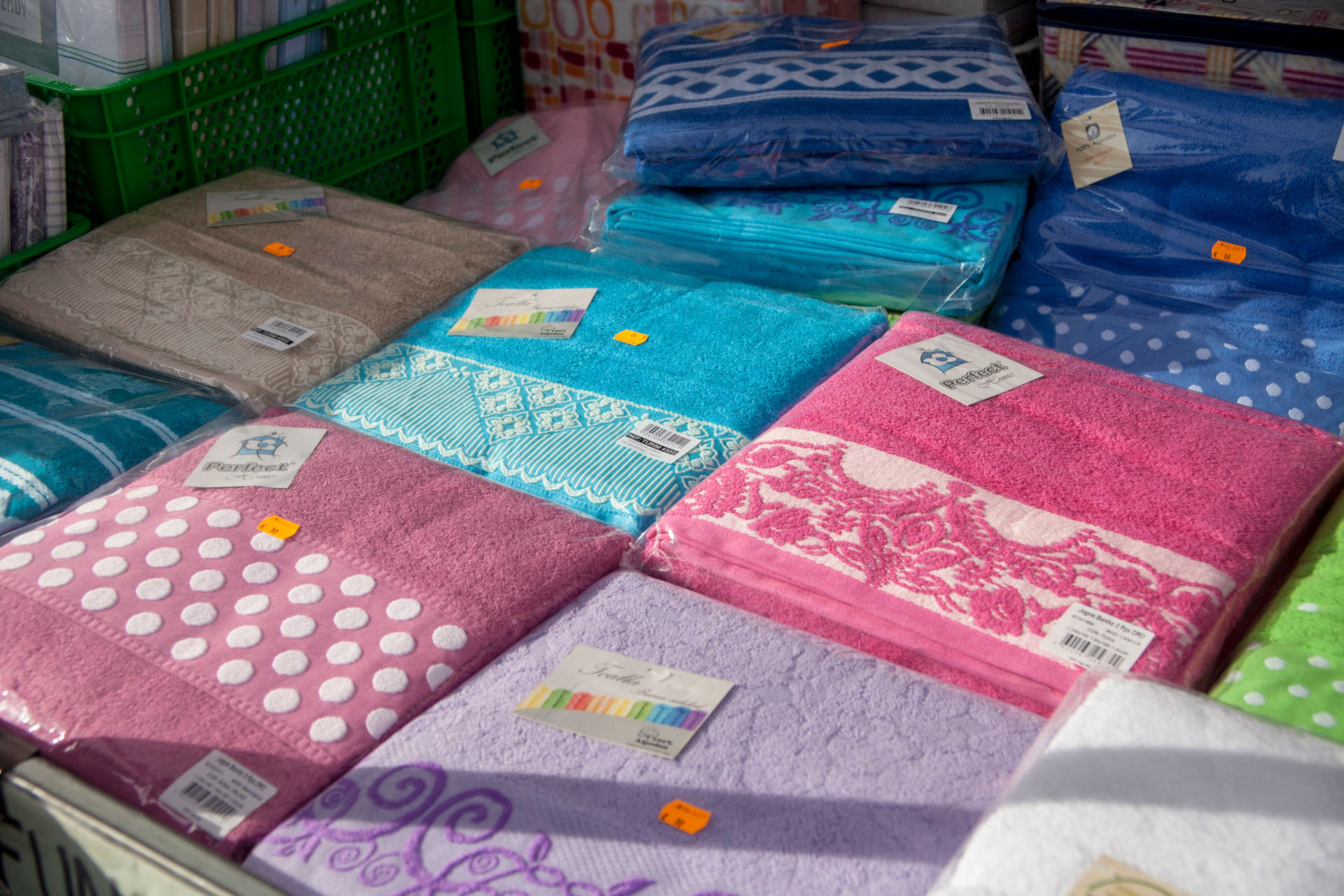 Photo de couverture Marché aux puces de la ville de Los Angeles ; Poste 76 : Linge de maison