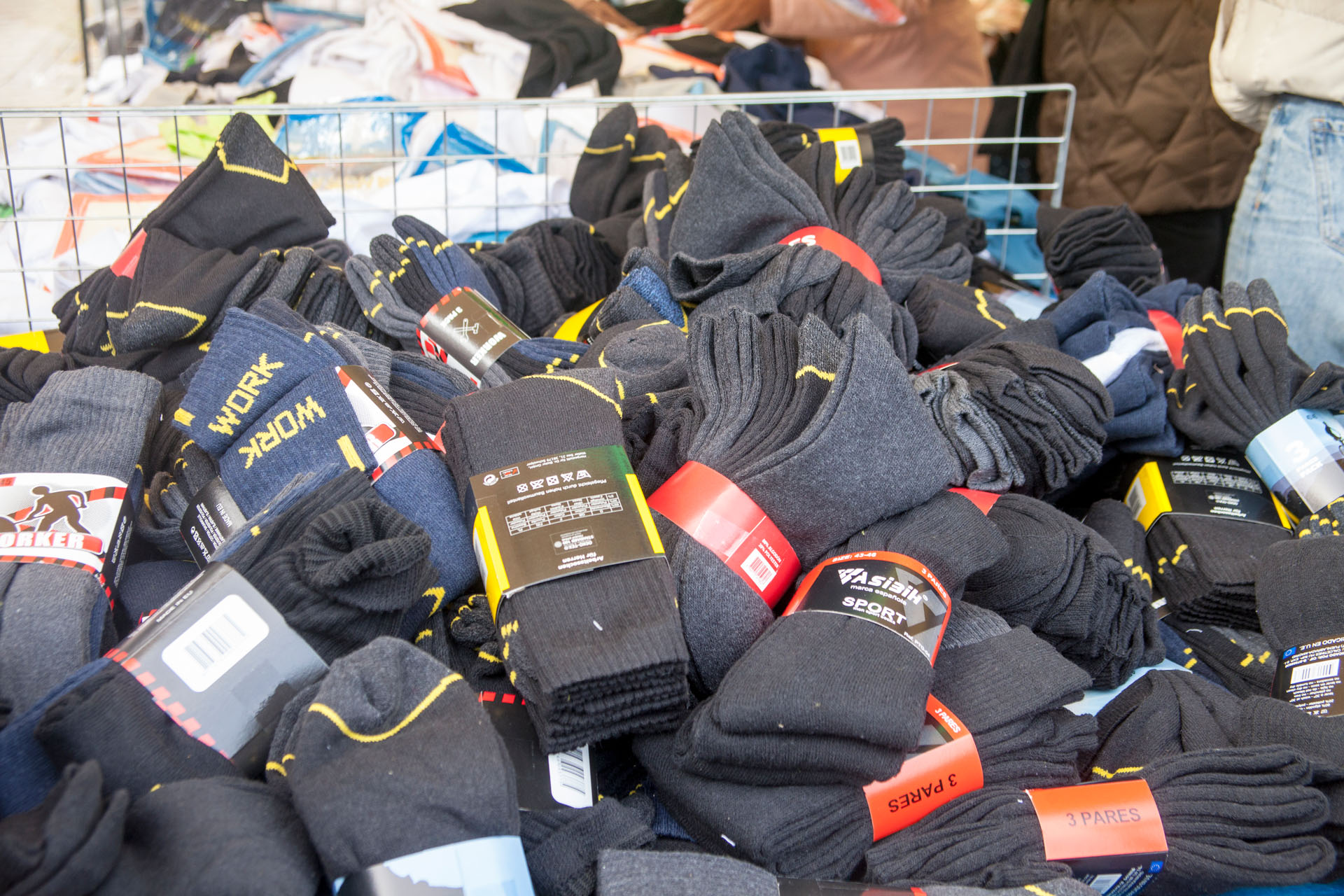 Photo de couverture Marché aux puces de la ville de Los Angeles ; Position 82 : Chaussettes