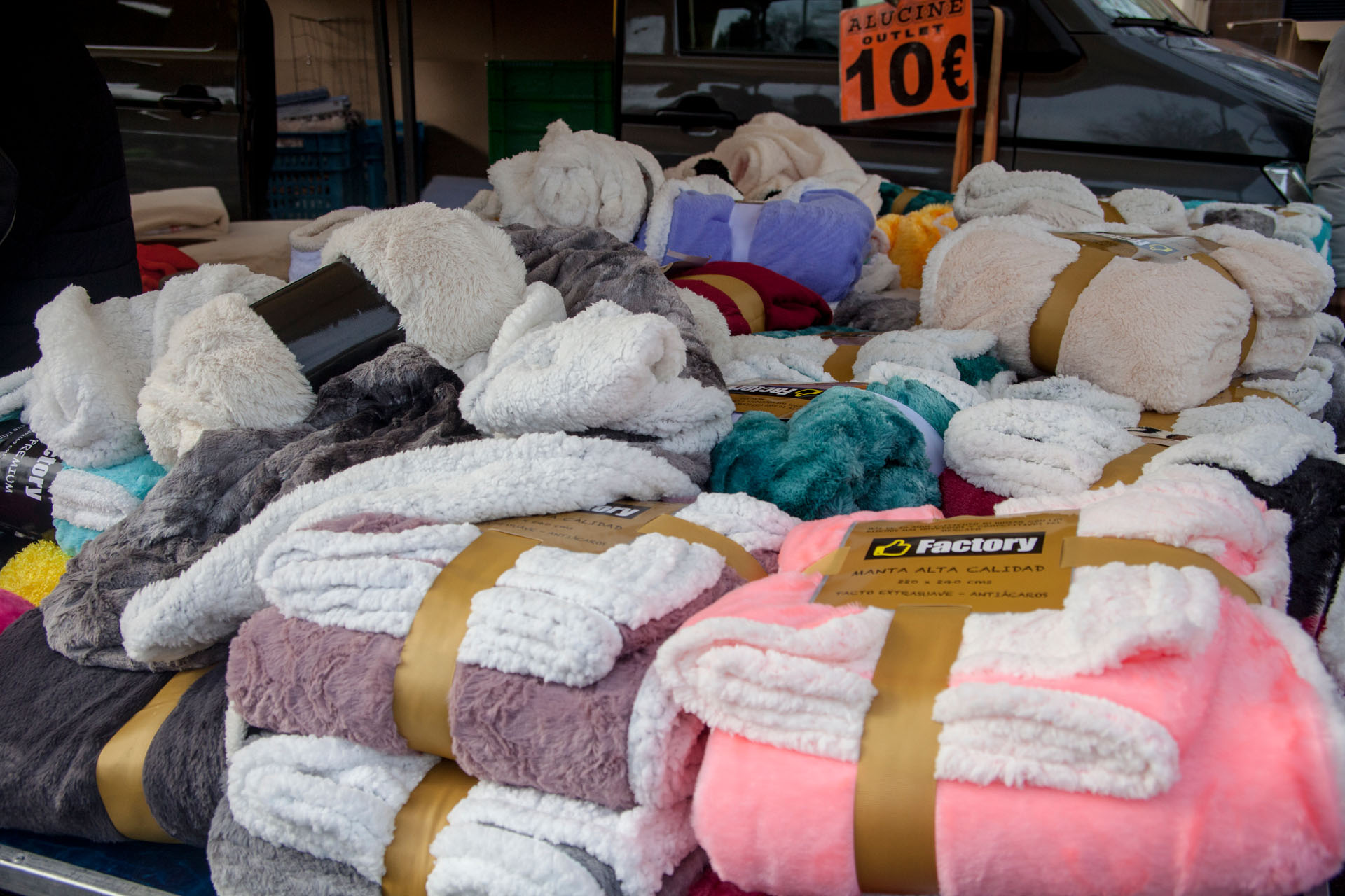 Photo de couverture Marché aux puces de la ville de Los Angeles ; Position 84 : Chaussettes