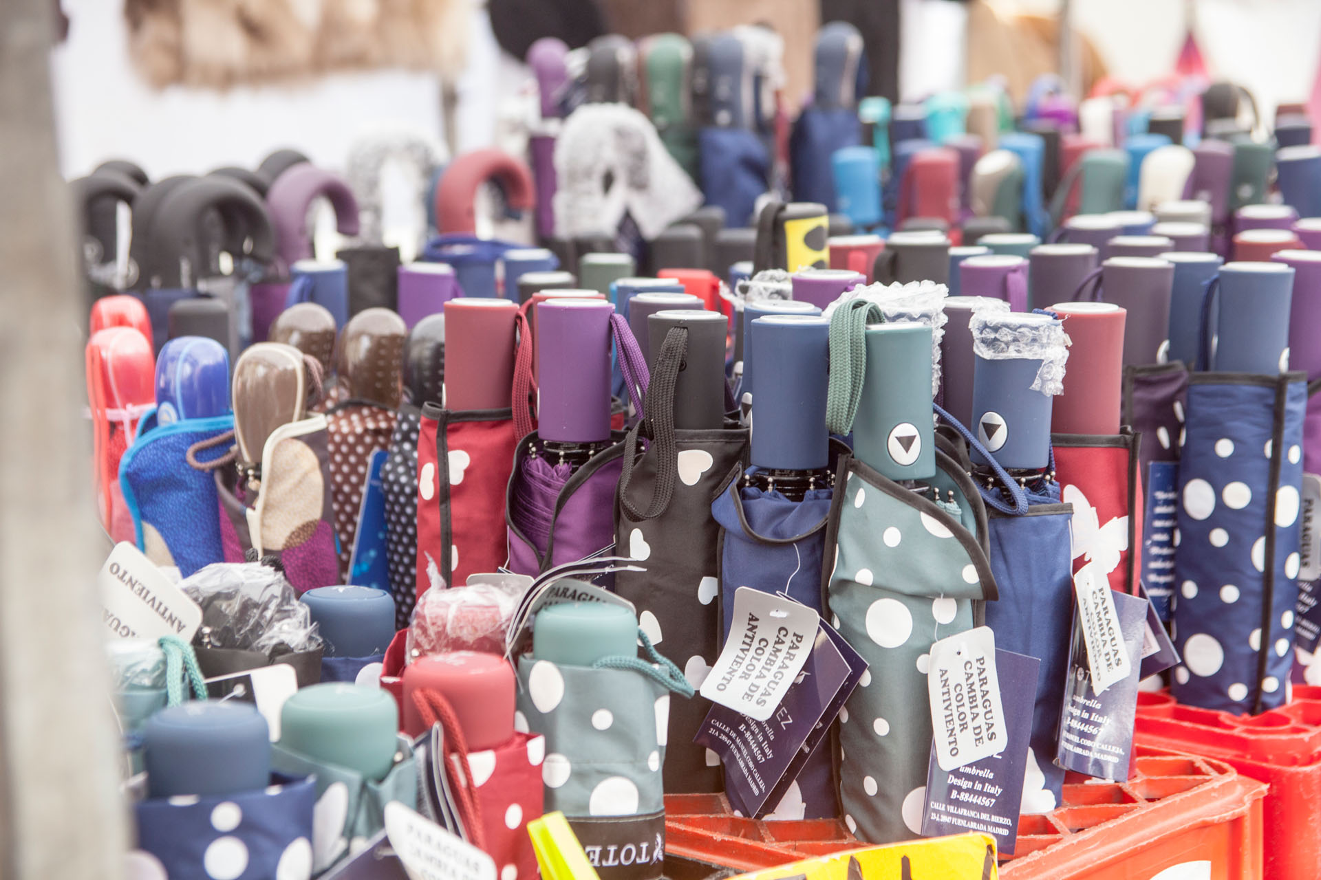 Photo de couverture Marché aux puces de la ville de Los Angeles ; Position 101 : Accessoires et bazar