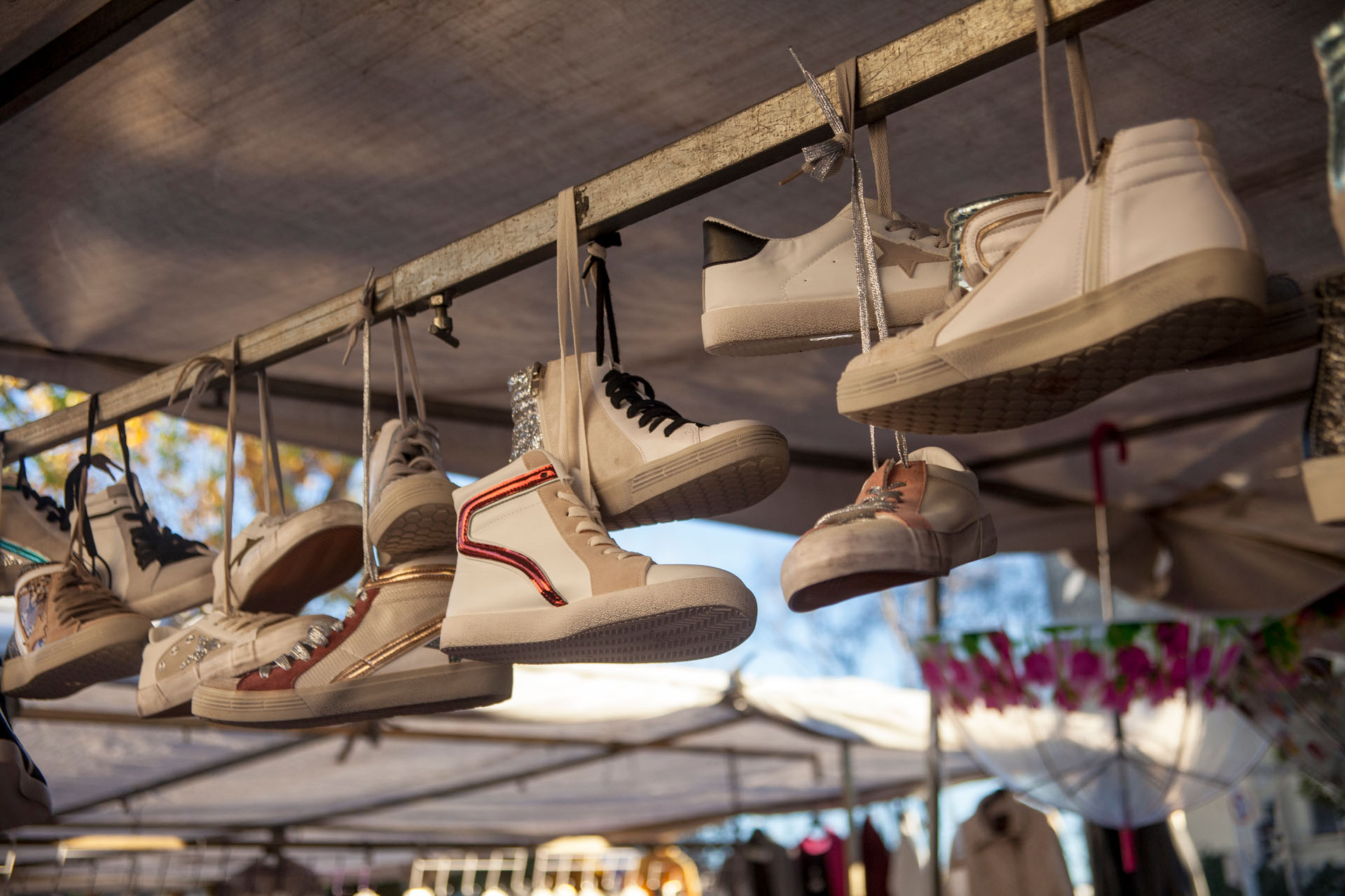 Photo de couverture Marché aux puces de la ville de Los Angeles ; Position 7 : Chaussures