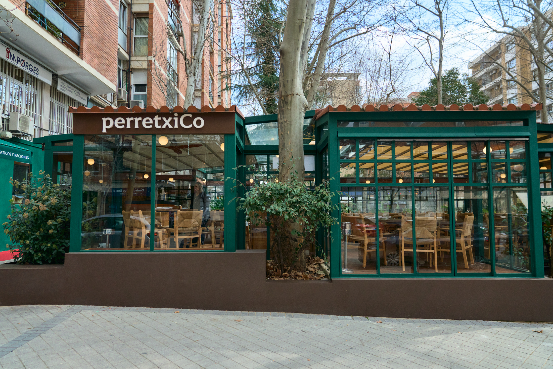 Foto di copertina LA CASA DI VETRO